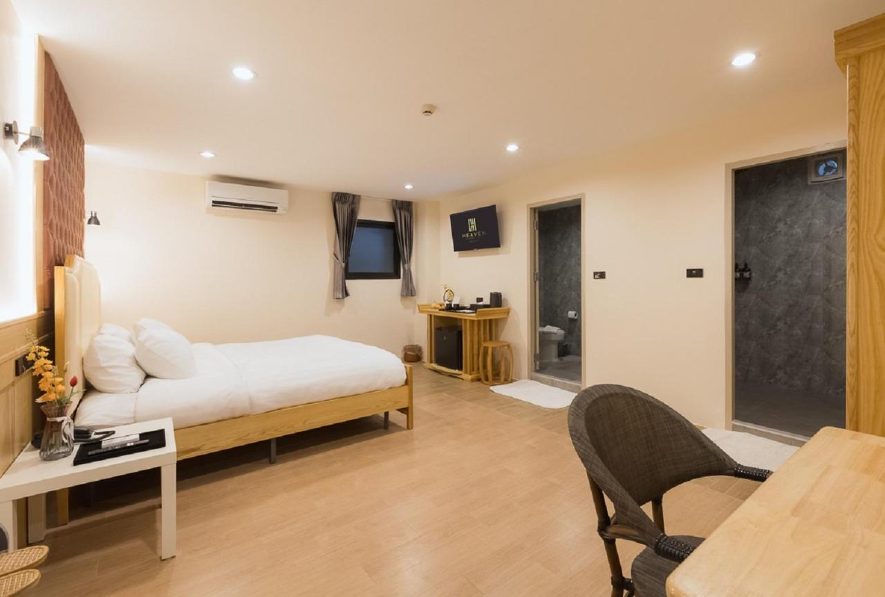 Heaven Boutique Hotel バンコク都 エクステリア 写真